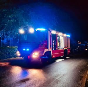HLF im Einsatz T&uuml;r&ouml;ffnung Wasserschaden