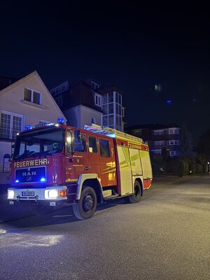 LF 16/12 bei einer T&uuml;r&ouml;ffnung 